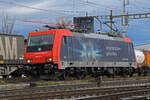 Re 484 011-2 durchfährt am 09.01.2025 den Bahnhof Pratteln.