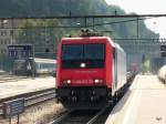 SBB - 484 016 vor Gterzug bei der durchfahrt im Bahnhof Bellinzona am 30.09.2011