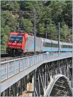 Tempi passati: CIS Re 484 018 mit einem EC auf der Bietschtalbrcke.