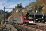 SBB: CISALPINO EC Bern - Milano mit der E 484 017 SR bei Blausee Mitholz im März 2006.