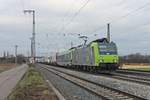 Mit einer RoLa (Freiburg (Brsg) Rbf - Novara Boschetto) fuhr am 11.12.2016 die Re 485 003-8  BLS Cargo.