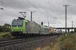 Mit einer RoLa (Novara Boschetto - Freiburg (Brsg) Rbf) fuhr am Mittag des 14.09.2017 die Re 485 020-2 durch den Bahnhofsbreich von Müllheim (Baden) in Richtung Zielbahnhof.