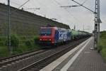 Durch Allerheiligen kommt die SBB Cargo 482 027-0 mit einem Öler am Haken gen Köln gefahren.