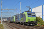 Doppeltraktion, mit den BLS Loks 485 016-0 und 485 015-2, fährt Richtung Bahnhof Itingen.