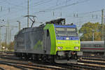 Re 485 010 wird in der Abstellanlage beim badischen Bahnhof abgestellt.