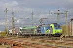 Re 485 009-5 durchfährt den badischen Bahnhof.