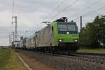 Durchfahrt am Nachmittag des 16.05.2019 von Re 485 001-2  Haltingen  mit einer RoLa (Freiburg (Brsg) Rbf - Novara Boschetto) durch den Haltepunkt von Auggen über die KBS 703 in Richtung Schweizer