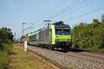 Am Nachmittag des 23.05.2019 fuhr Re 485 015 mit einer RoLa (Freiburg (Brsg) Rbf - Novara Boschetto) südlich vom Haltepunkt von Buggingen über die Rheintalbahn in Richtung Schweiz.