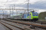 Re 485 003-8 der BLS durchfährt den Bahnhof Pratteln. Die Aufnahme stammt vom 03.03.2020.