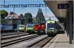 Eine kleine, zufällige Fahrzeugparade in Spiez: (v.r.n.l) der BLS RABe 535 120  Lötschberger , die SBB Aem 940 007-8 (Aem 91 85 4 940 007-8 CH-SBBI) auf Testfahrt, die BLS Re 485 010 und der BLS Steuerwagen 963. 

19. August 2020 