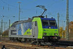 Re 485 019-4 wird in der Abstellanlage beim badischen Bahnhof abgestellt.