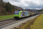 Re 485 012-9 fährt Richtung Bahnhof Gelterkinden.