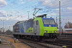 Re 485 019-4 wird in der Abstellanlage beim badischen Bahnhof abgestellt.