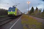 Am Abend des 15.4.2021 kommt die BLS 485 011 mit dem Cargo Beamer aus Kaldenkirchen durch den Odenkirchener Bahnhof gen Köln gefahren.(Foto von Dennis Strobel)  