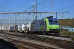 Re 485 019-4 der BLS durchfährt den Bahnhof Pratteln.