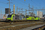 Die BLS Loks 485 005-3, 465 015-6 und 465 003-2 stehen auf einem Abstellgleis beim Bahnhof Pratteln.