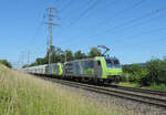 Rheinfelden-Augarten - 10. Juni 2022 : Re 485 014 + 005 mit einem Getreidezug.