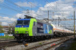 Re 485 006-1 der BLS durchfährt am 27.04.2023 den Bahnhof Pratteln.