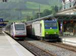 Cisalpino / bls - Durchfahrender Cisaplpino ETR 470.004 neben dem Gterzug mit der bls 485 002-0 in Bahnhof von Frutigen am 11.09.2008