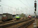 GBS Re 4/4 178 “Schwarzenburg” und BLS Re 485 019 stehen mit jeweils einer Schwesterlok in Basel Bad am 12.