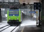 Die Re 485 018 fhrt am 14.02.2009 mit einem GZ durch Arth-Goldau.