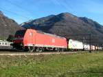 Die DB-BR 185 149 leistet der bls Re 485 007 Vorspann ber den Gotthard.Das Bild entstand am 13.03.2009 bei Castione.