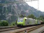 2 485er der BLS bei der Talfahrt auf der Ltschberg-Nordrampe bei Blausee-Mitholz.