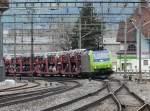 bls - Lok 485 009-5 vor Autogterzug bei der einfahrt in den Bahnhof von Schwyz am 28.03.2009