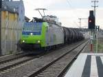 485-006 am 18.7.2005 mit ihrem Gterzug bei der Durchfahrt von  Ludwigshafen Mitte.