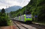 Re 485 Doppelpack mit Hupac bei Preglia, 29.05.2010