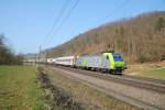 485 013 am 08.03.11 mit einer RoLa gen Italien kurz vor Tecknau (CH)