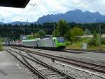 bls - 485 009-5 mit Rolla bei der durchfahrt im Bahnhof Gwatt am 04.08.2012