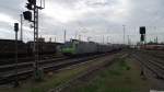 Ein Zug der Rollenden Landstrasse des Betreibers  RALPIN  mit Re 485 012 aus Freiburg kommend bei der Durchfahrt Basel Badischer Bahnhof.