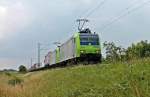 Am 28.08.2013 bespannte die BLS Cargo Re 485 004-6 zusammen mit einer Schwester eine RoLa aus Novara (I), von Domodossola nach Freiburg (Brsg) Gbf.