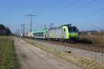 Re 485 012-9 zieht am 08.03.2014 eine RoLa von Hindelbank Richtung Lyssach.