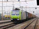 BLS - 485 005-3 vor Güterzug bei durchfahrt im Bahnhof Thun am 15.03.2014 