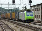 BLS - 485 015-2 vor Güterzug bei der durchfahrt im Bahnhof Burgdorf am 10.08.2014