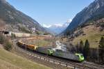 Die beiden BLS 485 011-1 und 485 008-7 sind mit ihrem Containerzug unterwegs in Richtung Süden, als Schiebelok unterstützt die BLS Re 4/4 185.