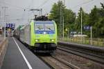 BLS Cargo Re 485 020-2 mit einer RoLa (Freiburg (Brsg) Gbf - Novara) am 30.07.2014 bei der Durchfahrt in Müllheim (Baden).