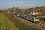 Re 485 002-0 am 30.10.2014 bei Müllheim (Baden) mit einer RoLa (Freiburg (Brsg) Rbf - Novara) in Richtung Schweizer Grenze.