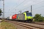 Re 485 009-5 bei der Durchfahrt am 10.08.2015 mit einer RoLa (Freiburg (Brsg) Rbf - Novara) in Müllheim (Baden) in Richtung Schweiz.