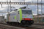 Re 486 506-9 durchfährt den Bahnhof Pratteln. Die Aufnahme stammt vom 05.03.2019.