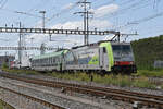 Re 486 502-8 der BLS durchfährt am 17.07.2024 den Bahnhof Pratteln.