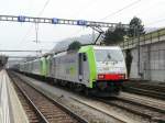 bls - Lok`s 486 504 und 485 020 und 186 105(Railpool) und 485 002 vor einem Gterzug im Bahnhof Spiez am 06.04.2013