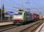 BLS - Lok 486 505 mit Güterwagen bei der durchfahrt im Bahnhof Wohlen am 11.03.2016