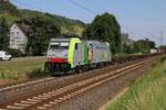 486 509 mit Containerzug in Fahrtrichtung Bonn.