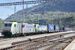 BLS Cargo Re 486 501 mit Re 475 406 mit einem LKW Walter Güterzug am 15.4.20 bei der Ausfahrt in Brig.