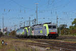 Doppeltraktion, mit den BLS Loks 486 508-5 und 475 414-9 wird in der Abstellanlage beim badischen Bahnhof abgestellt.