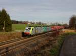 Die Re 486 505 und die 186 247 mit einem KLV-Zug am 13.12.2014 unterwegs bei Vogl.