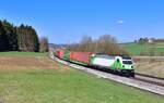 487 001 mit einem Containerzug am 23.04.2021 bei Sinngrün.